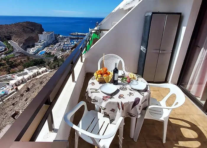 Sea View Cozy Apartment With Pool